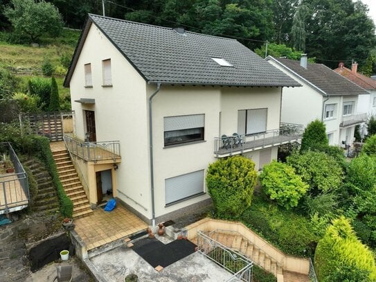 MFH mit Garage & Sauna & EBK mit großem Garten in ruhiger Lage **DACH NEU**