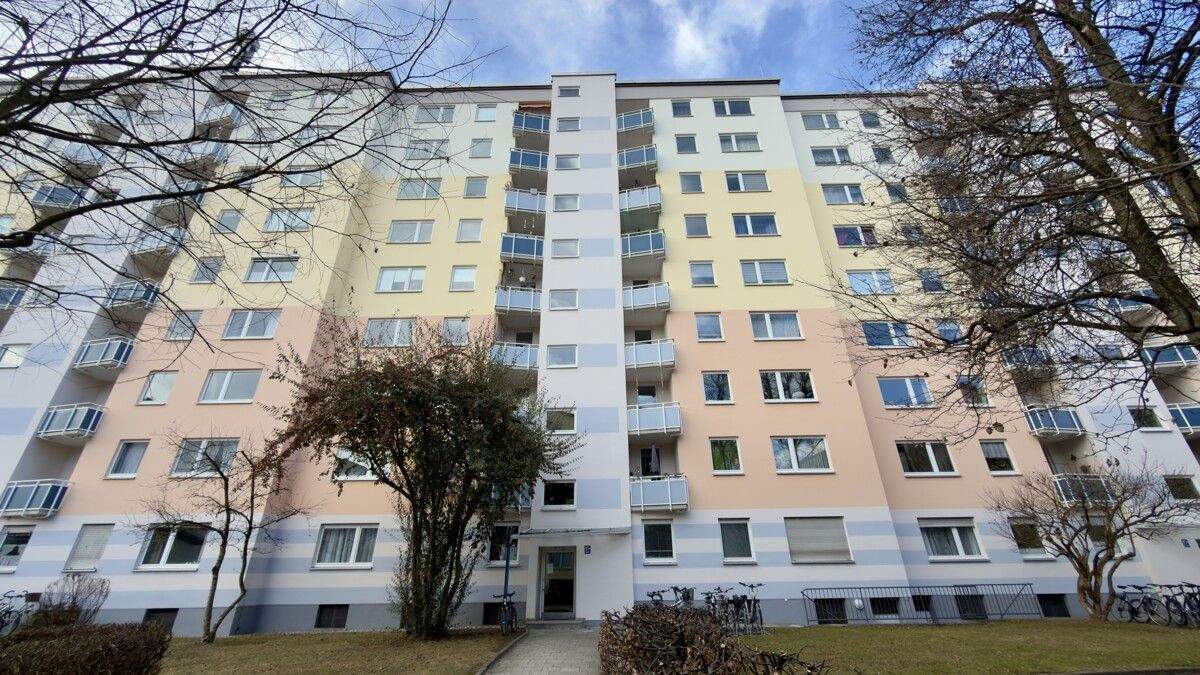 Hochwertig sanierte & voll möblierte 1-Zimmer-Wohnung in München-Bogenhausen