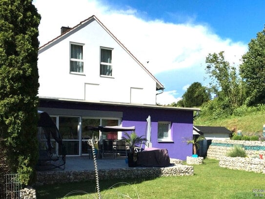 Preishammer! Großzügige Wohnung mit Terrasse, Balkon und Garten