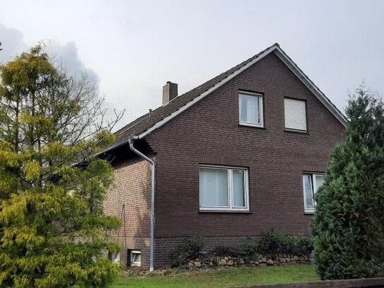 Dachgeschosswohnung im Zweifamilienhaus mit Gartenanteil in ruhigem Wohngebiet in Ahlhorn!