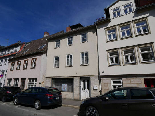 Wohnen am Hofgarten: Stadthaus mit kleinem Garten in der Leopoldstraße