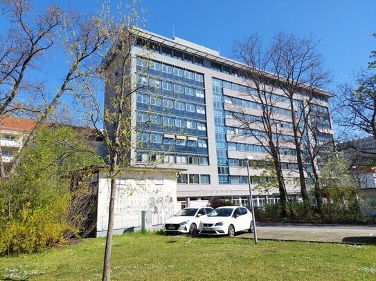 Traditionsreich und in TOP-LAGE von Dresden! Moderne Büroetage mit Weitblick zu vermieten!