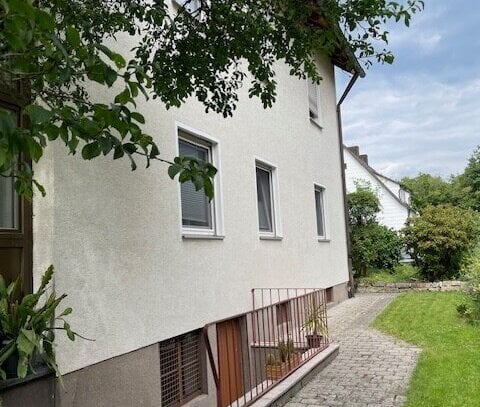 Freuen Sie sich auf Ihr 2-3 Wohnungshaus, für Sie mit Familie oder als Kapitalanlage in einer Superlage von Nürnberg