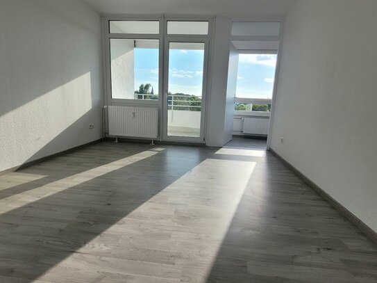 Frisch renovierte 2-Zimmer-Wohnung mit Balkon und Aufzug