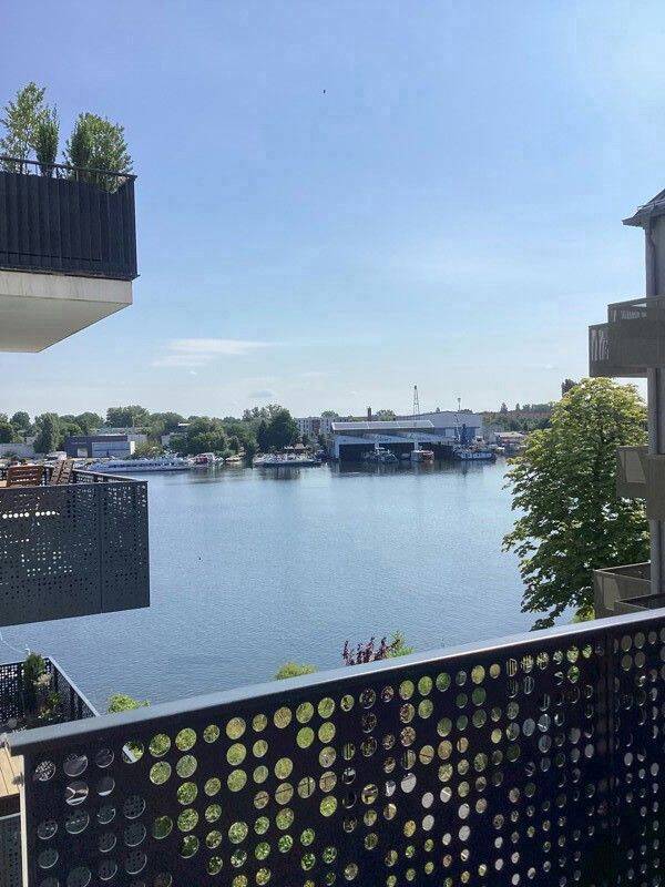 Wohnen mit Wasserblick: Weitläufige 4-Zimmer-Wohnung - Photo 1