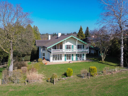 Repräsentatives Anwesen mit freiem Blick über den Chiemsee und das Alpenpanorama