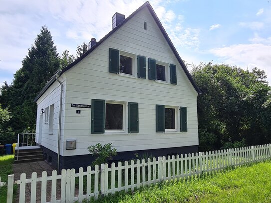 FREISTEHENDES 1 FAMILIENHAUS MIT HERRLICHEM GARTEN IN BEVORZUGTER WOHNLAGE ZU VERMIETEN