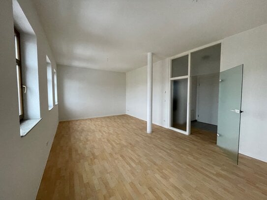 Geräumige Dachgeschosswohnung für Singles