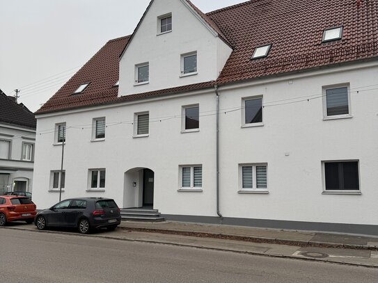 Kernsanierte 2 Zimmer/Küche/Bad/Balkon im Herzen von Thannhausen