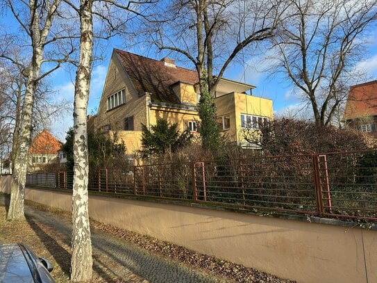 Großzügige Terrassenwohnung mit Garten, 5-Zimmer, 2.OG, in Dahlem