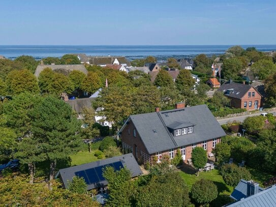 Königliches Zollhaus mit exklusivem Gästehaus im Herzen von Keitum