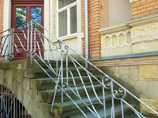 Zauberhafte Wohnung mit vielen historischen Elementen und eigenem Park