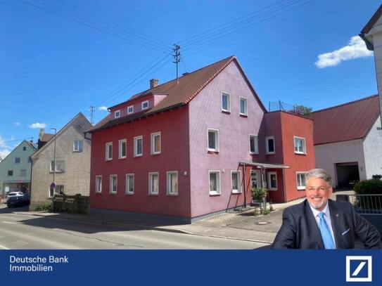 Einfamilienhaus in Ichenhausen - Großzügiges Wohnen auf ca. 243 m² mit Garten und zwei Stellplätzen