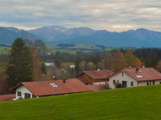 *Leben wo andere Urlaub machen* Traumhaft liegendes Baugrundstück mit Bergblick