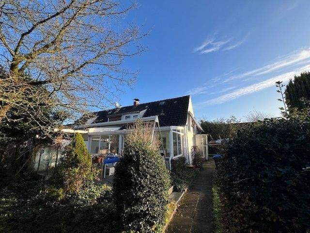 Doppelhaushälfte auf großem Erbpachtgrundstück in Langenhorn