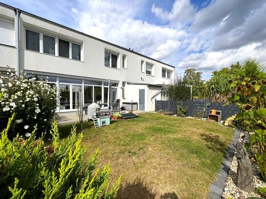 Tolles Reihenmittelhaus mit Terrasse und gemütlichen Garten, sowie einer Einbauküche in Wolfen