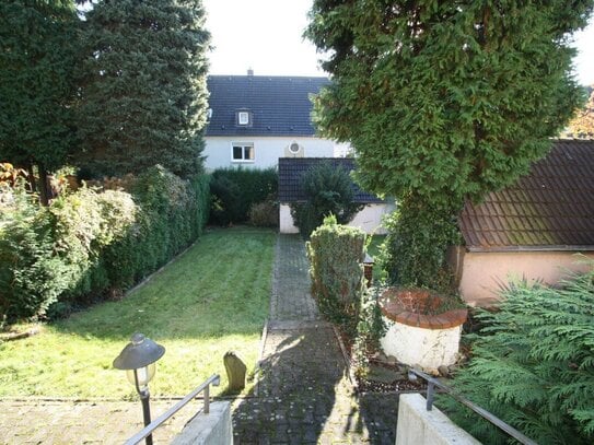 GENERATIONENHAUS IN GLADBECK MIT TERRASSE, BALKON, GARAGE UND GROSSEM GARTEN