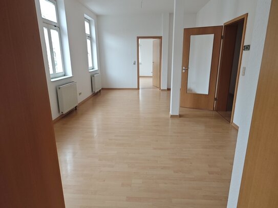 Schöne 3,5 Raum-Wohnung mit Einbauküche mitten im Zentrum von Arnstadt zu vermieten!