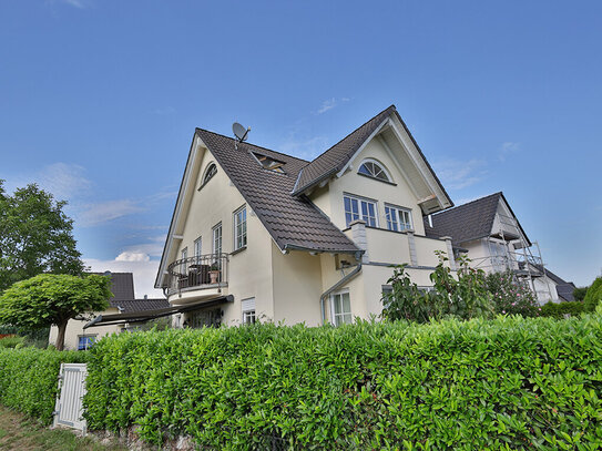 Stilvolles Einfamilienhaus mit ELW und traumhaftem Blick ins Grüne