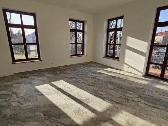 4 - Raumwohnung mit Balkon, Hochwertig sanierter Altbau! ERSTBEZUG