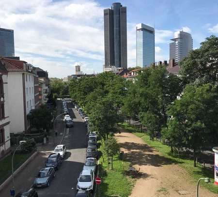 Helle 4-Zi-Whg mit Süd-Balkon, EBK, Klimaanlage und Skylineblick