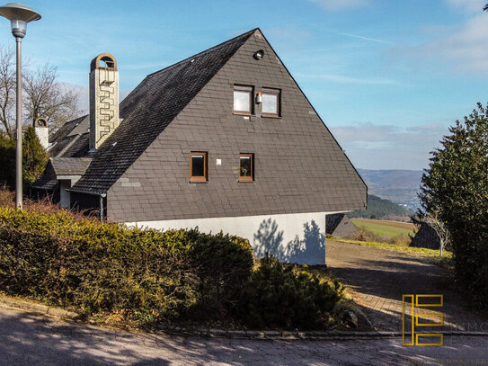 Charmantes Einfamilienhaus mit traumhafter Aussicht auf dem Hosteberg