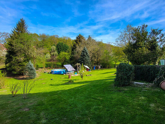 Schönes 2 Familien Haus mit großem Garten