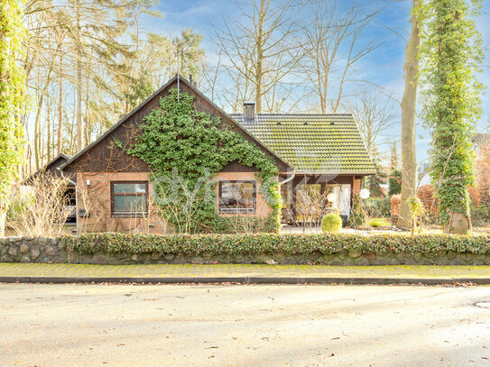 Großzügiges Einfamilienhaus mit parkartigem Grundstück in Adendorf.