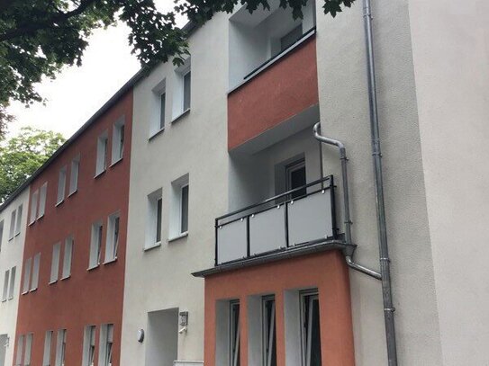 Renovierte 2,5-Zimmer-Wohnung mit Balkon!