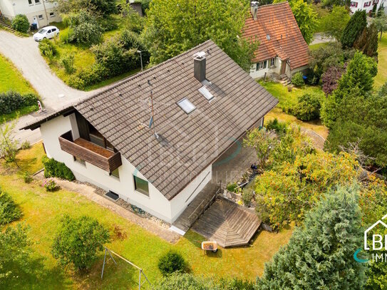 Einfamilienhaus in idyllischer Lage mit großzügigem Garten und Bauoptionen