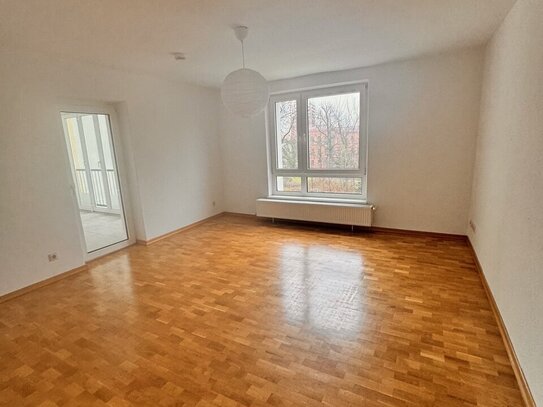 Schöne Wohnung mit 3 Zimmer und Loggia zu vermieten.