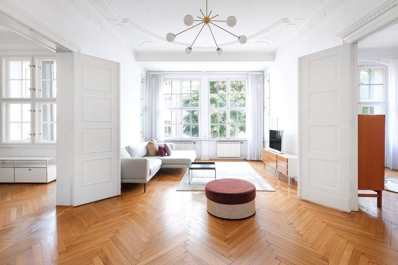 Mondän wohnen in der Nähe zur Boxhagener Straße - Beletage im prachtvollen Berliner Denkmalaltbau