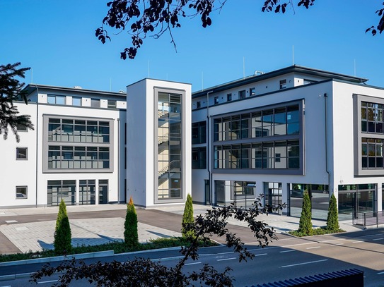 Erleben Sie Wohnen in neuer Dimension: Penthouse mit Seele und Dachterrasse in Burgaus Stadtresidenz