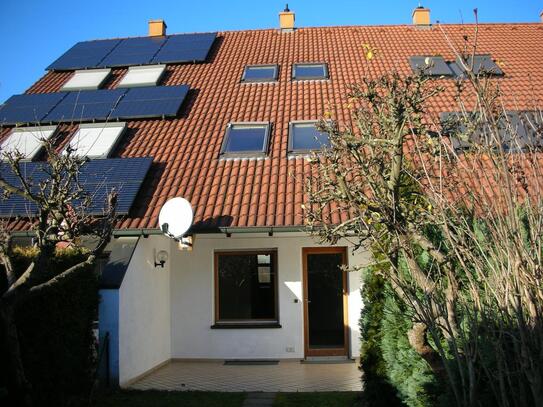 Reihenmittelhaus in Level-Bauweise mit Carport in herrlicher Südlage von Herzogenaurach