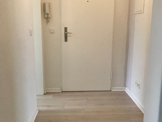 Helle 2-Zimmer-Wohnung mit Balkon zu vermieten! zu sofort!