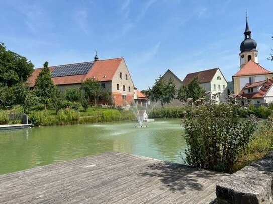 Freist. Einfamilienhaus am See in Rödelsee !