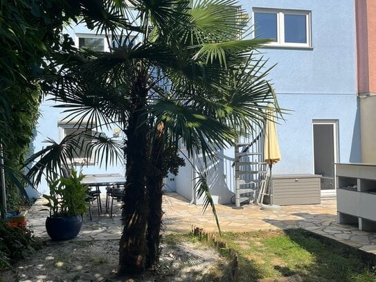 Modernes, energieeffizientes Einfamilienhaus mit mediterranem Garten und Wintergarten in Ludwigshafen