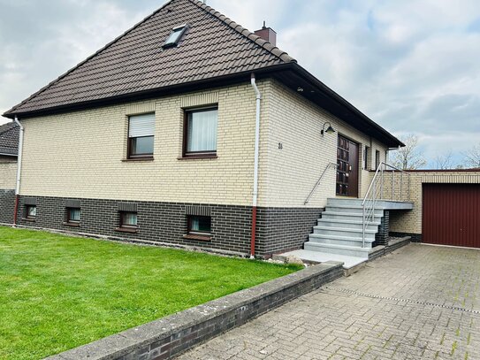 Massives Einfamilienhaus mit Einliegerwohnung und großzügigem Garten