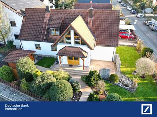 Zweifamilienhaus mit wundervollem Garten in bevorzugtem Stadtteil.