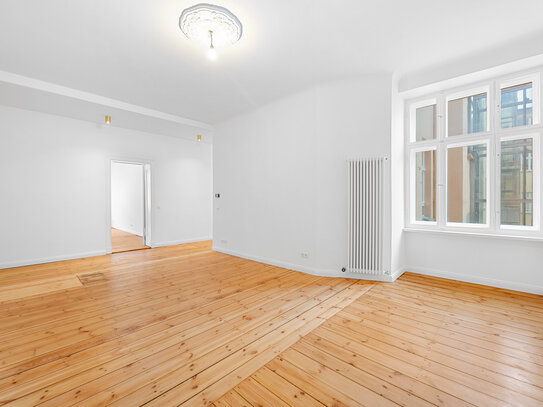 Wunderschöner Altbau (bezugsfrei) Balkon & Fahrstuhl im Prenzlauer Berg für Singels & Paare