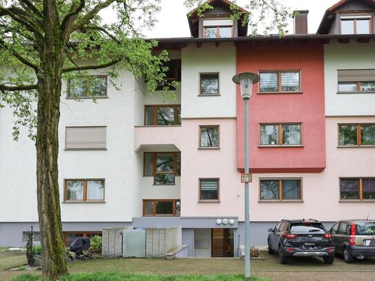 Große geräumige Wohnung mit ausgebautem Dachspitz in Nollingen (ursprünglich 2 Wohnungen). Lift i.H.