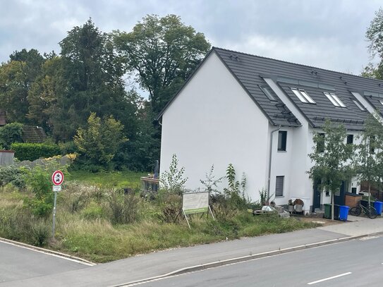 Grundstück mit Baugenehmigung für ein Reihenmittelhaus in Erlangen-Eltersdorf