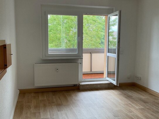 2-Raum-Wohnung mit Wanne / Balkon / Abstellraum