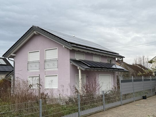 Traumhaftes Einfamilienhaus mit Garten, Wärmepumpe, PV-Anlage, Bahnhofsnähe