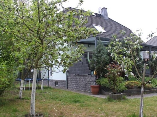 Tolles Haus auf 3 Etagen - 6 Zimmer, Westterrasse, Garten und ausreichend Platz zum Leben