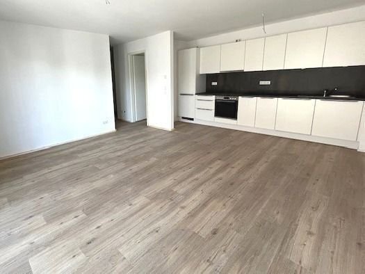 Helle und geräumige 2-Zimmer-Wohnung mit 2 Balkonen im Neubau