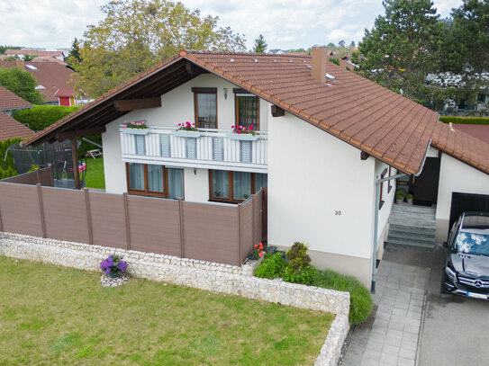 Einfamilienhaus mit Terrasse und großem Garten