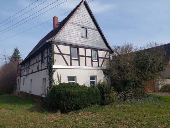 Alter Bauernhof mit Gartenland