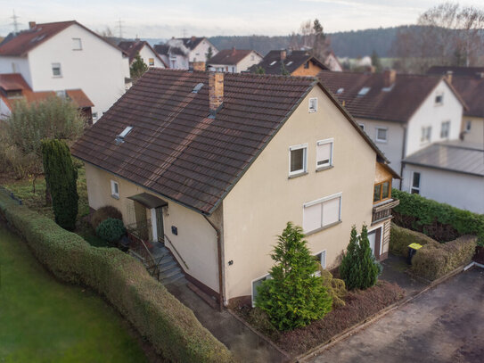 Geräumiges Haus mit Potenzial in guter Lage von Weidhausen bei Coburg - renovierungsbedürftig