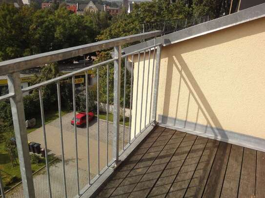 Nachmieter gesucht ! Sonniger Süd-Balkon - gemütliche Dachschrägen